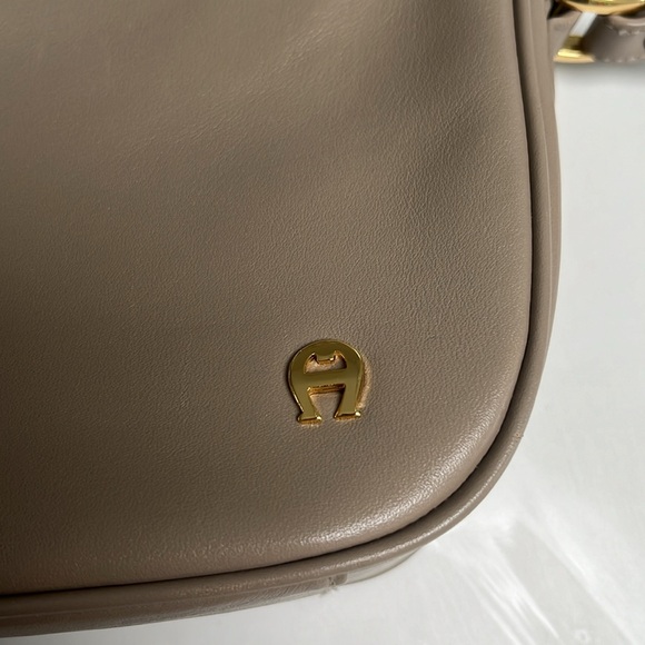 Vintage Beige/Taupe Aigner Purse // Leather Shoulder Strap Handbag - Picture 2 of 8